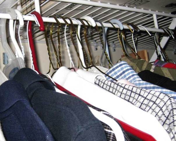 closet-clotheshangers